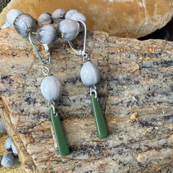 Harmonious Emerald Rods